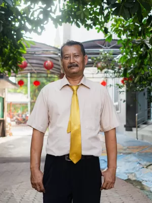 Nama Guru 2