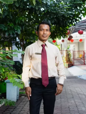 Nama Guru 3