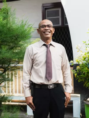 Nama Guru 2
