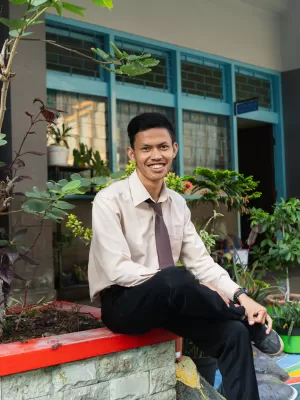 Nama Guru 2
