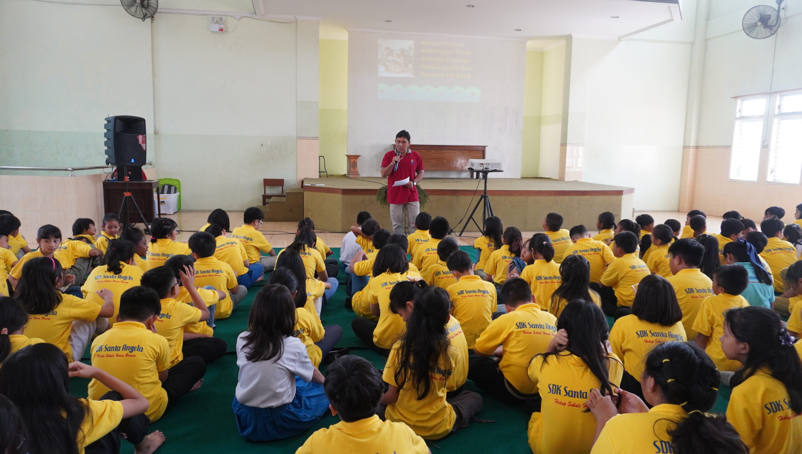 Menantikan Sang Juru Selamat: Rekoleksi Adven Siswa-Siswi SDK Santa Angela Surabaya