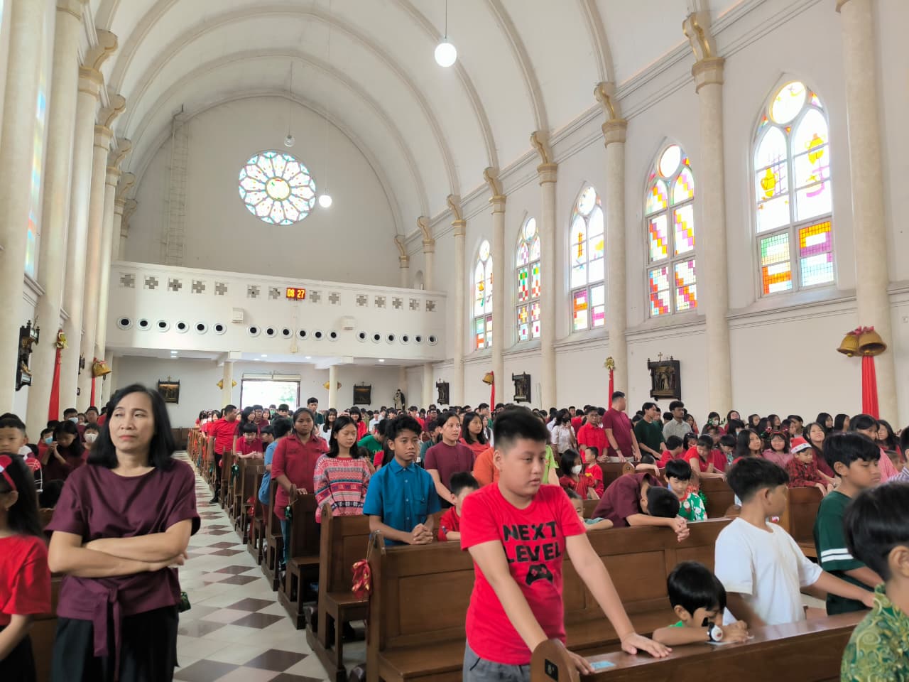 Suasana Hening dan Penuh Kekhidmatan Warnai Misa Syukur Natal & Tahun Baru Komunitas Pendidikan Perkumpulan Dharmaputri Wilayah Surabaya.
